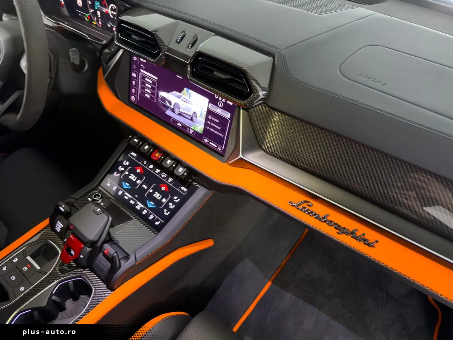 LAMBORGHINI Urus 4.0 V8 SE  NOVITEC AKRAPOVIC