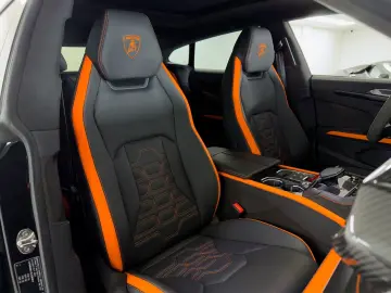 LAMBORGHINI Urus 4.0 V8 SE  NOVITEC AKRAPOVIC