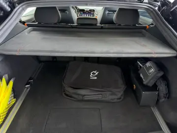 LAMBORGHINI Urus 4.0 V8 SE  NOVITEC AKRAPOVIC