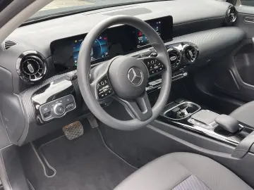 MERCEDES-BENZ A 180 d 8G-DCT Entry  DAB   MBUX   Sitzheizung