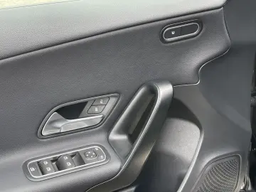 MERCEDES-BENZ A 180 d 8G-DCT Entry  DAB   MBUX   Sitzheizung
