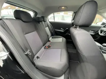 MERCEDES-BENZ A 180 d 8G-DCT Entry  DAB   MBUX   Sitzheizung