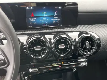 MERCEDES-BENZ A 180 d 8G-DCT Entry  DAB   MBUX   Sitzheizung