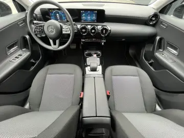MERCEDES-BENZ A 180 d 8G-DCT Entry  DAB   MBUX   Sitzheizung