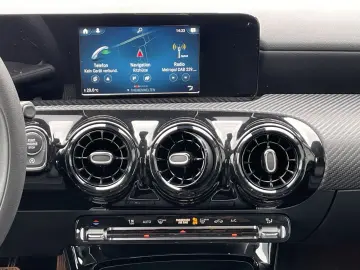 MERCEDES-BENZ A 180 d 8G-DCT Entry  DAB   MBUX   Sitzheizung