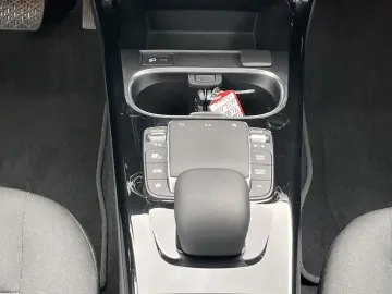MERCEDES-BENZ A 180 d 8G-DCT Entry  DAB   MBUX   Sitzheizung