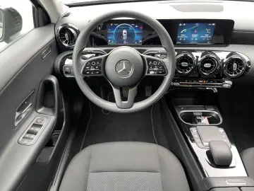 MERCEDES-BENZ A 180 d 8G-DCT Entry  DAB   MBUX   Sitzheizung