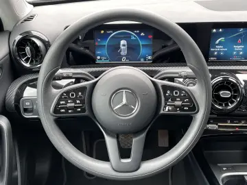 MERCEDES-BENZ A 180 d 8G-DCT Entry  DAB   MBUX   Sitzheizung