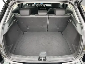MERCEDES-BENZ A 180 d 8G-DCT Entry  DAB   MBUX   Sitzheizung