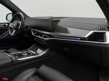 BMW X7 M60i xD Panorama 360  HUD DAB H K SoftCL22