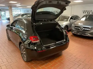 MERCEDES-BENZ A 180 d Style LED Kamera Park Paket
