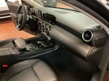 MERCEDES-BENZ A 180 d Style LED Kamera Park Paket