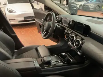 MERCEDES-BENZ A 180 d Style LED Kamera Park Paket