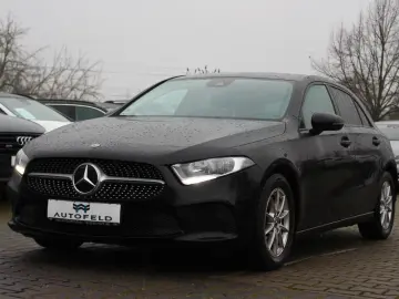 MERCEDES-BENZ A 180 d VOLLSHEFT LEDER PDC BT NAVI SHZ