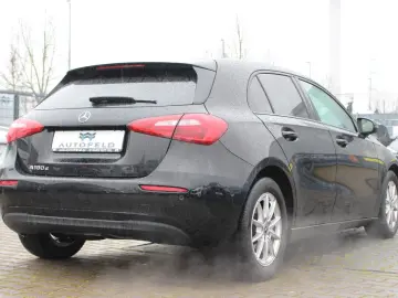 MERCEDES-BENZ A 180 d VOLLSHEFT LEDER PDC BT NAVI SHZ