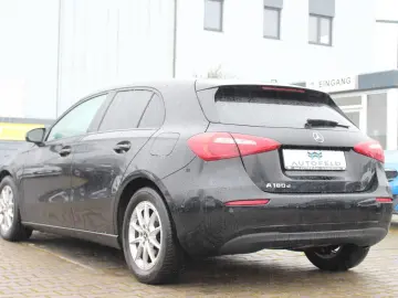 MERCEDES-BENZ A 180 d VOLLSHEFT LEDER PDC BT NAVI SHZ