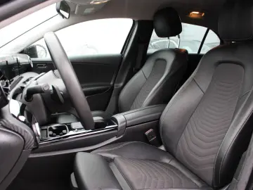 MERCEDES-BENZ A 180 d VOLLSHEFT LEDER PDC BT NAVI SHZ