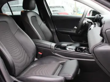 MERCEDES-BENZ A 180 d VOLLSHEFT LEDER PDC BT NAVI SHZ