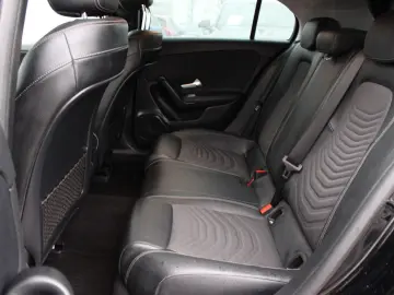 MERCEDES-BENZ A 180 d VOLLSHEFT LEDER PDC BT NAVI SHZ