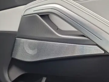 BMW X6 xDrive30d Panorama AHK B&W Standheizung Rollo