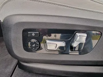 BMW X6 xDrive30d Panorama AHK B&W Standheizung Rollo