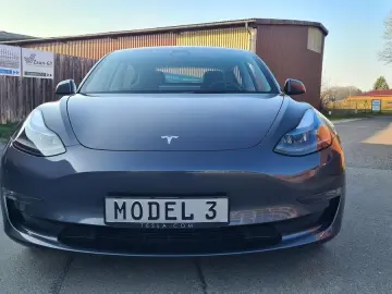TESLA Model 3 PERFORMANCE