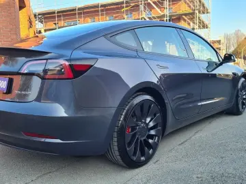 TESLA Model 3 PERFORMANCE
