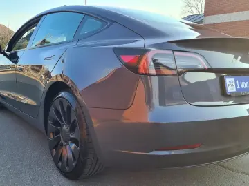 TESLA Model 3 PERFORMANCE