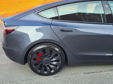 TESLA Model 3 PERFORMANCE