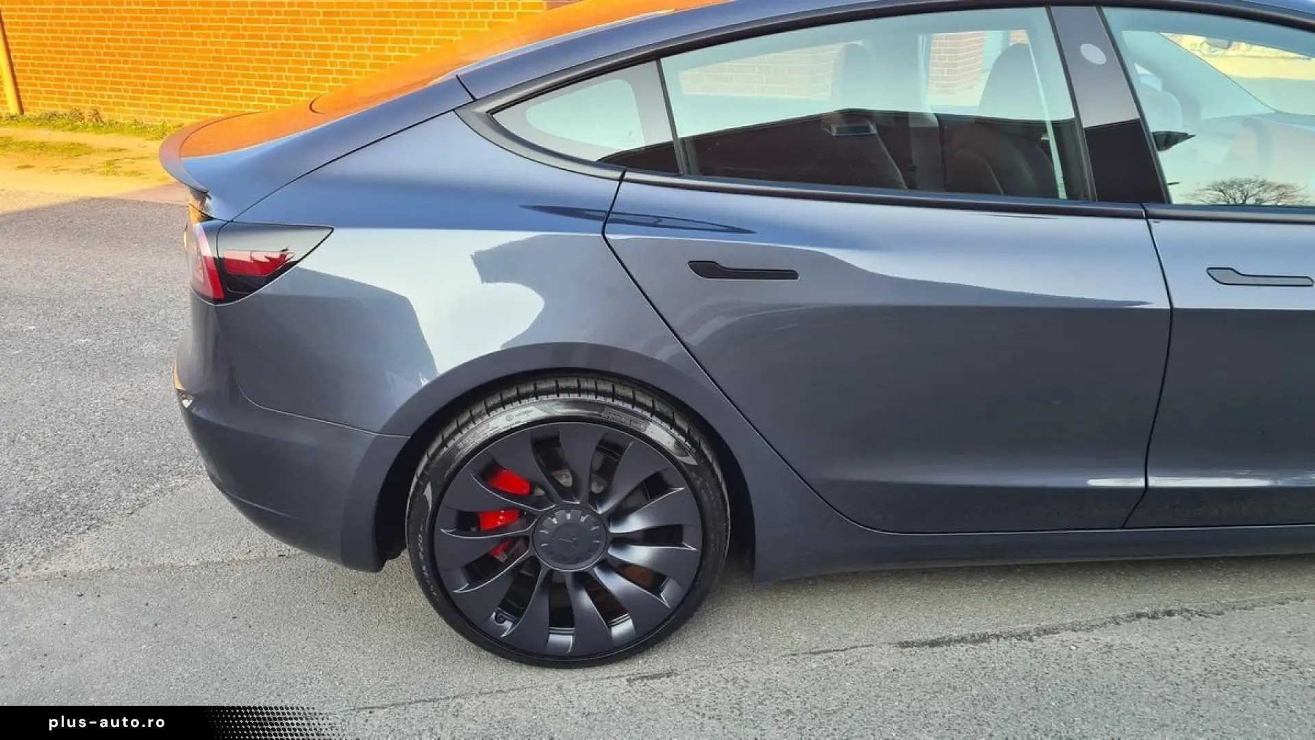 TESLA Model 3 PERFORMANCE