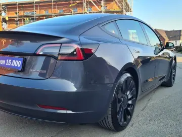 TESLA Model 3 PERFORMANCE