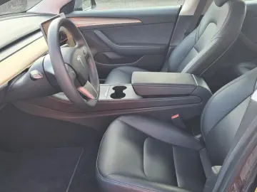 TESLA Model 3 PERFORMANCE