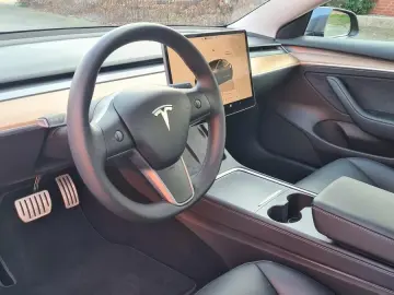 TESLA Model 3 PERFORMANCE