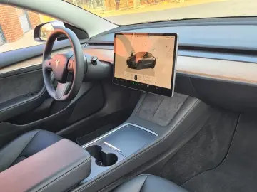 TESLA Model 3 PERFORMANCE
