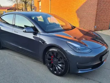 TESLA Model 3 PERFORMANCE