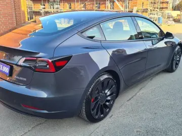 TESLA Model 3 PERFORMANCE