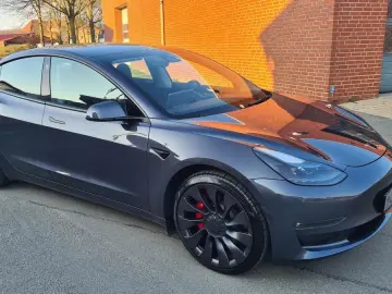 TESLA Model 3 PERFORMANCE