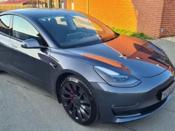TESLA Model 3 PERFORMANCE