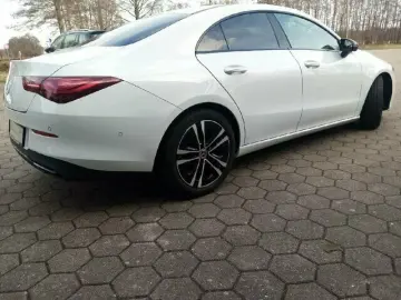 MERCEDES-BENZ Cla 180 d