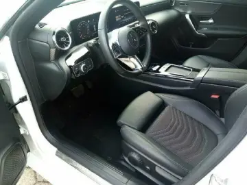 MERCEDES-BENZ Cla 180 d