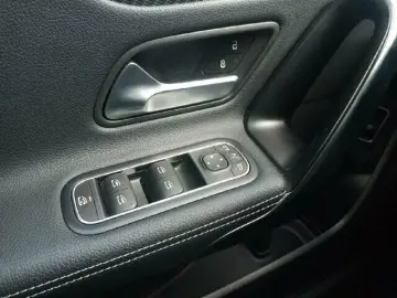 MERCEDES-BENZ Cla 180 d