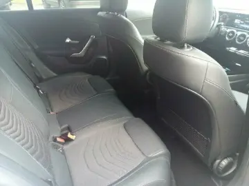 MERCEDES-BENZ Cla 180 d