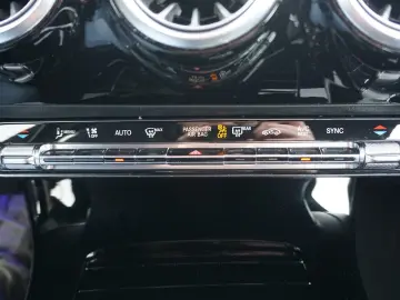 MERCEDES-BENZ CLA 180d Coupé Cp Progressive Wide