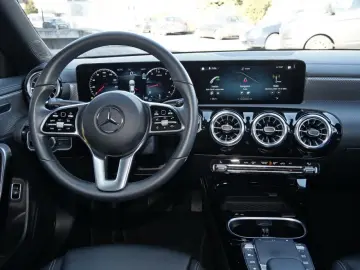 MERCEDES-BENZ CLA 180 Coupé Progressive Kamera Navi