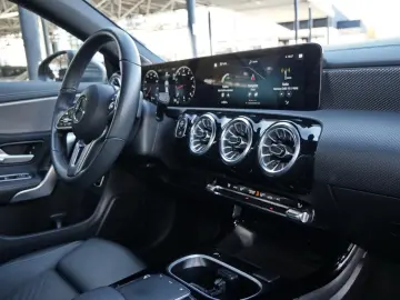 MERCEDES-BENZ CLA 180 Coupé Progressive Kamera Navi