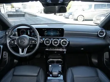 MERCEDES-BENZ CLA 180 Coupé Progressive Kamera Navi