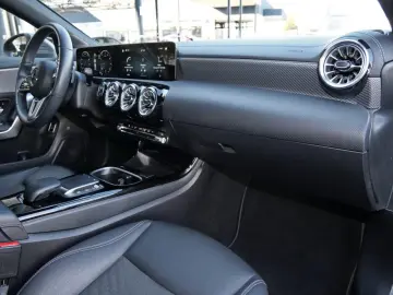 MERCEDES-BENZ CLA 180 Coupé Progressive Kamera Navi