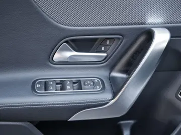 MERCEDES-BENZ CLA 180 Coupé Progressive Kamera Navi