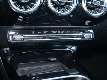 MERCEDES-BENZ CLA 180 Coupé Progressive Kamera Navi