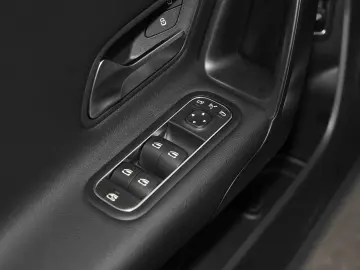 MERCEDES-BENZ CLA 180 MBUX-Navi LED